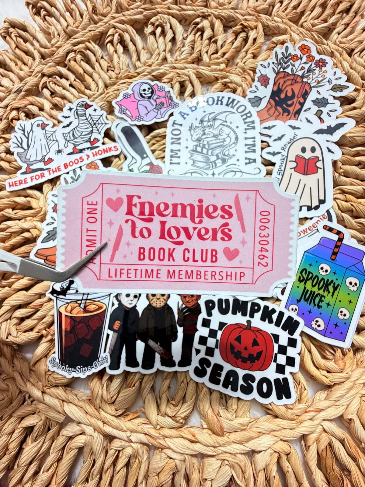 Enemies to Lovers Club – Sticker