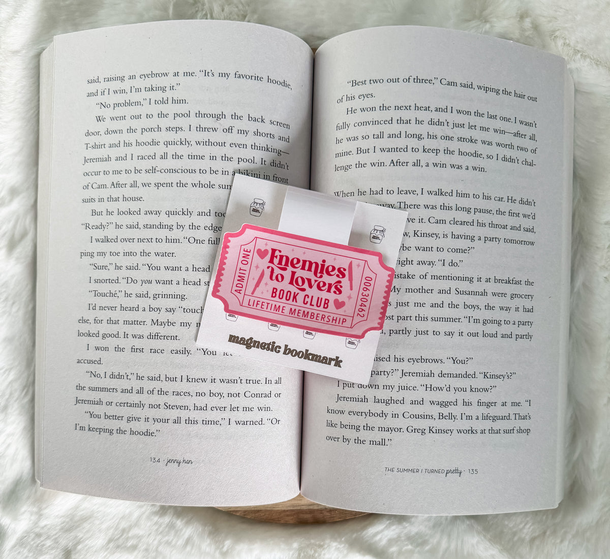 Enemies to Lovers Club – Magnetic Bookmark
