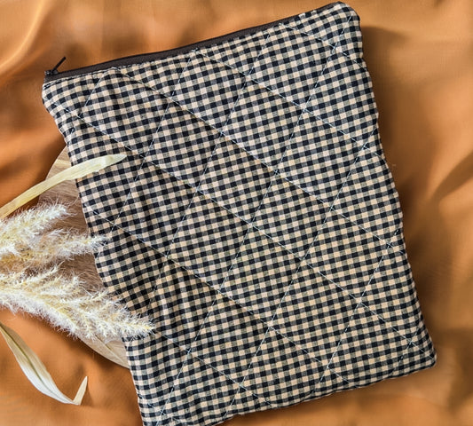 Espresso Gingham – Quilted Book Sleeve